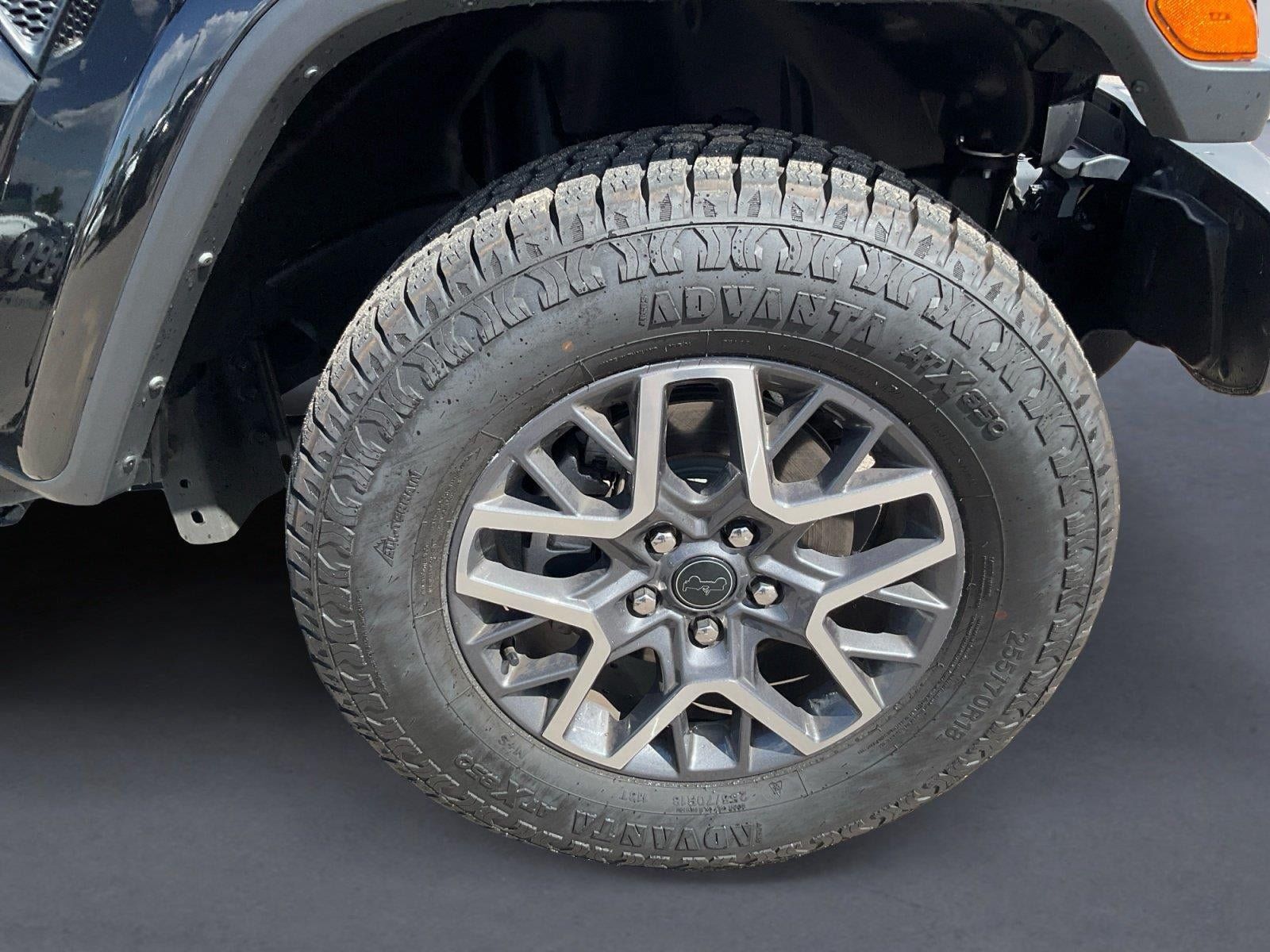 Used 2025 Jeep Wrangler Unlimited Sahara AWD/4WD image 14