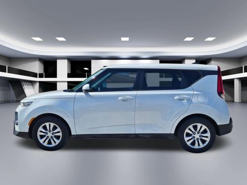 Used 2020 Kia Soul LX image 3