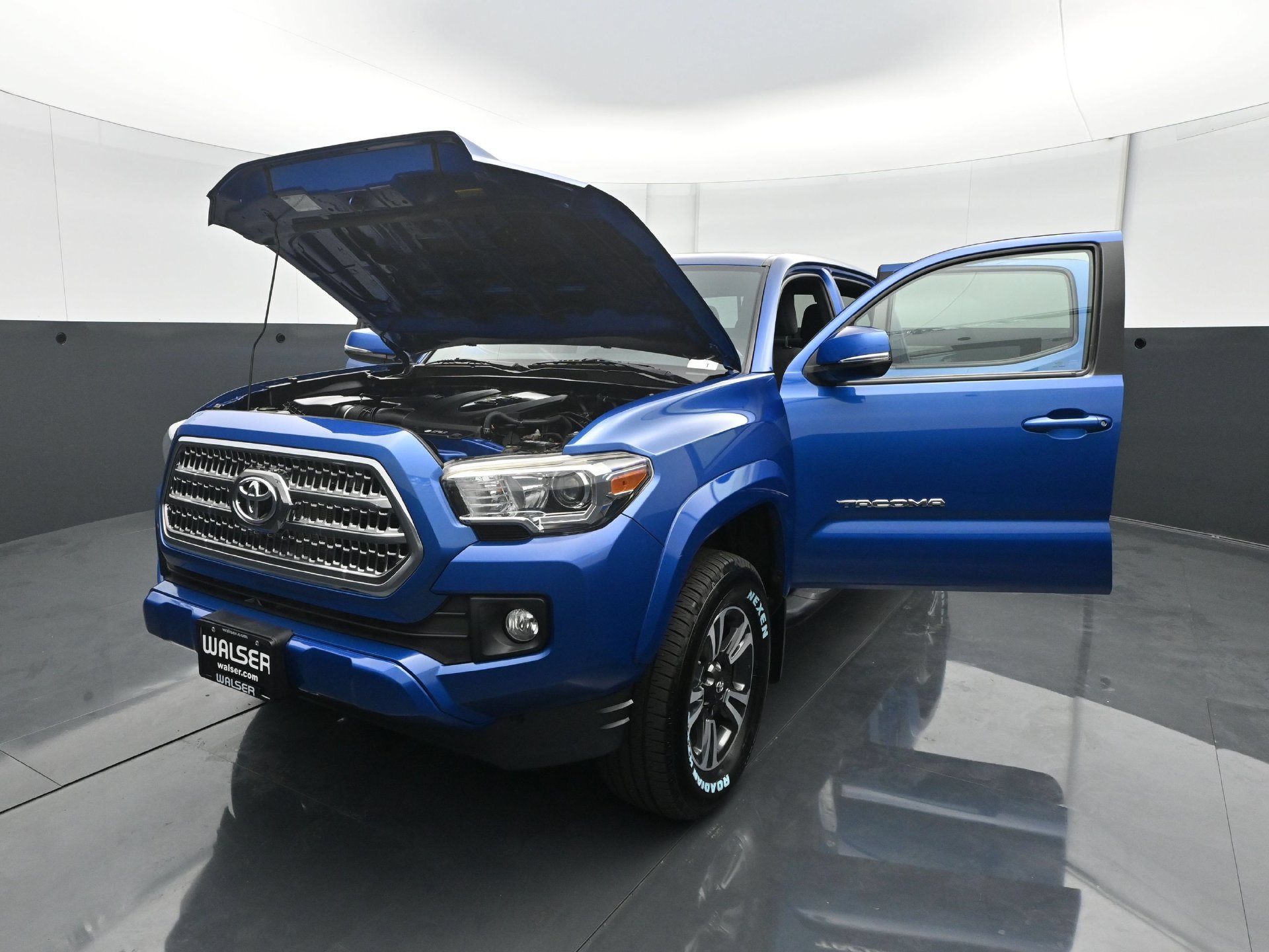 Used 2017 Toyota Tacoma TRD Sport w/ Premium & Technology Package AWD/4WD image 26