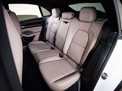 New 2026 Porsche Macan Electric RWD image 24