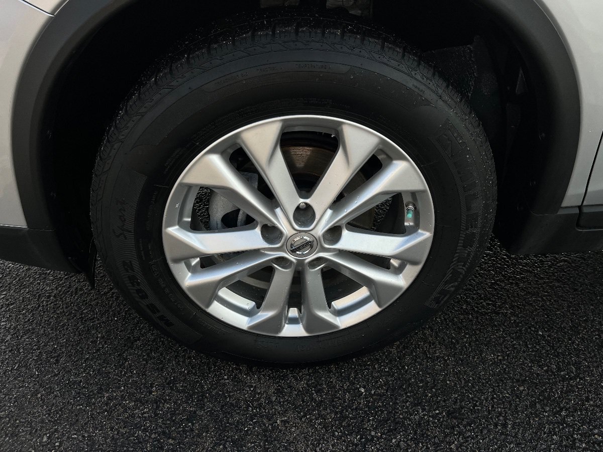 Used 2016 Nissan Rogue SV FWD image 40