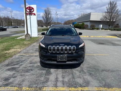 Used 2018 Jeep Cherokee Latitude Plus w/ Cold Weather Group image 8