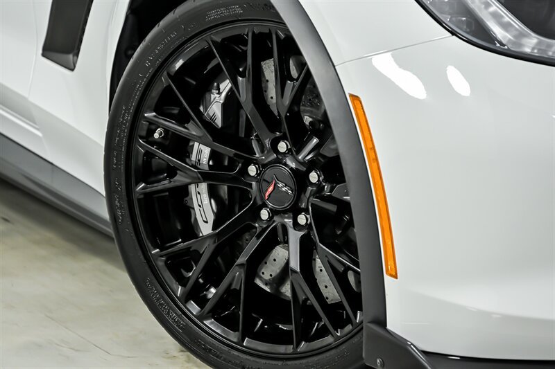 Used 2017 Chevrolet Corvette Z06 RWD image 3