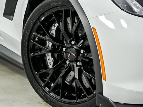 Used 2017 Chevrolet Corvette Z06 RWD image 3