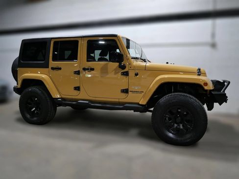 Used 2014 Jeep Wrangler Unlimited Sahara AWD/4WD image 3