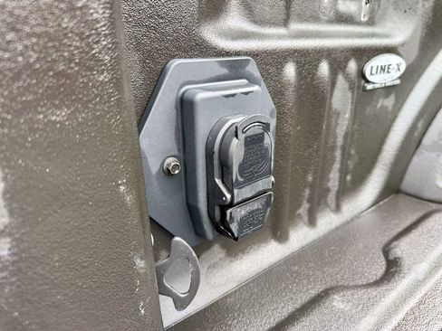 Used 2021 Ford F250 XLT w/ XLT Premium Package image 16