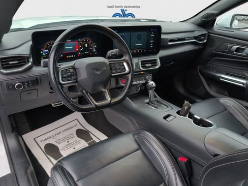 Used 2025 Ford Mustang Premium image 12
