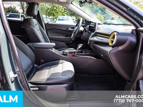 Used 2025 Chevrolet Trax LT FWD image 20