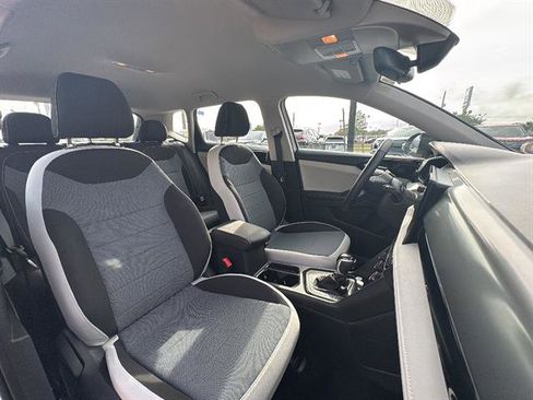 Certified 2025 Volkswagen Taos S FWD image 30
