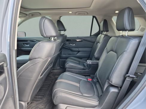 Certified 2023 Honda Pilot Touring image 17