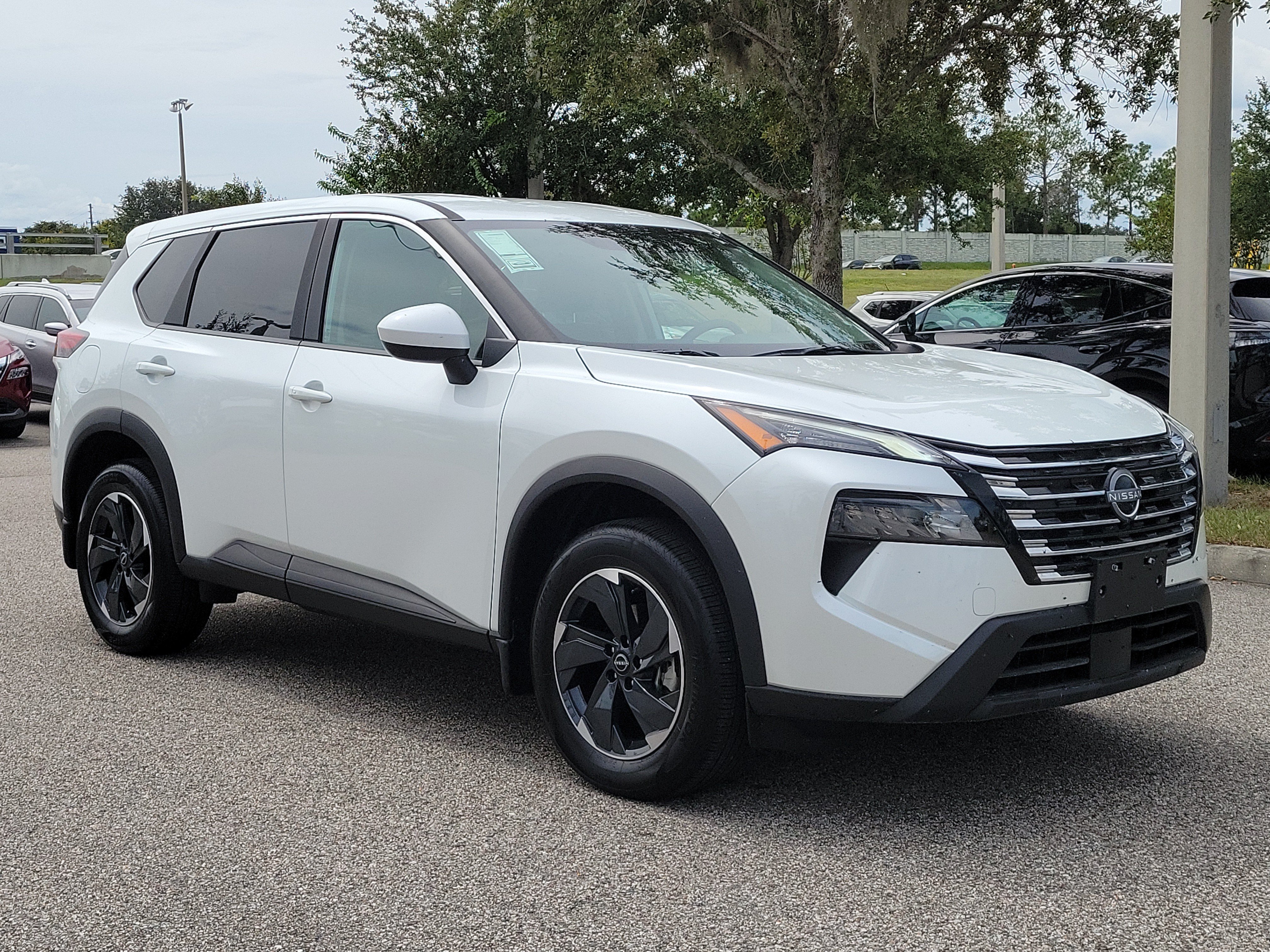 Certified 2025 Nissan Rogue SV AWD/4WD image 3