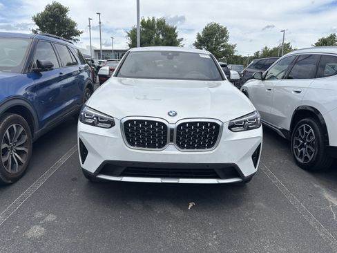 Used 2025 BMW X4 xDrive30i AWD/4WD image 3