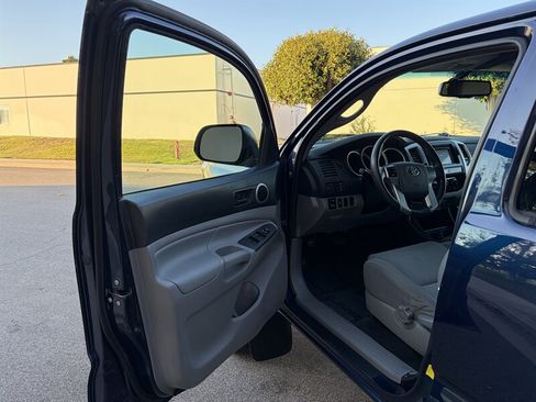 Used 2013 Toyota Tacoma PreRunner w/ TRD Sport Pkg RWD image 12