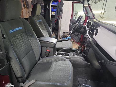 Used 2021 Jeep Wrangler Islander image 10