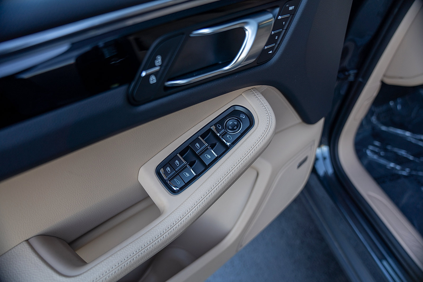 Used 2026 Porsche Macan AWD/4WD image 18