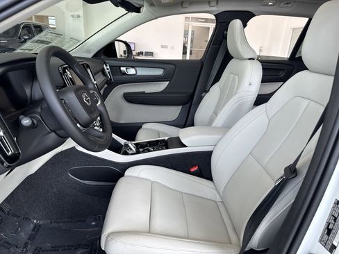 New 2026 Volvo XC40 B5 Plus w/ Protection Package Premier image 9