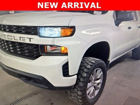 Used 2019 Chevrolet Silverado 1500 Custom w/ Trailering Package image 3