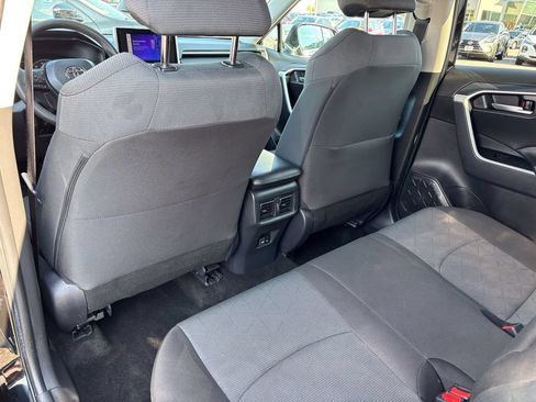 Used 2025 Toyota RAV4 XLE AWD/4WD image 43