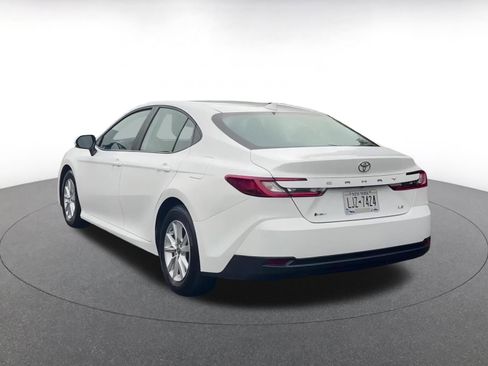 Used 2025 Toyota Camry LE image 11