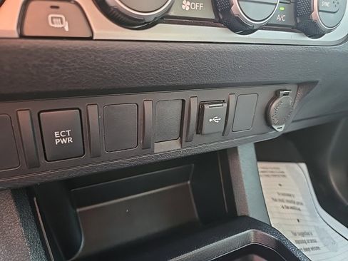 Used 2022 Toyota Tacoma SR image 57