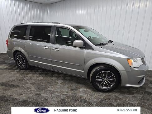 Used 2017 Dodge Grand Caravan SXT FWD image 1