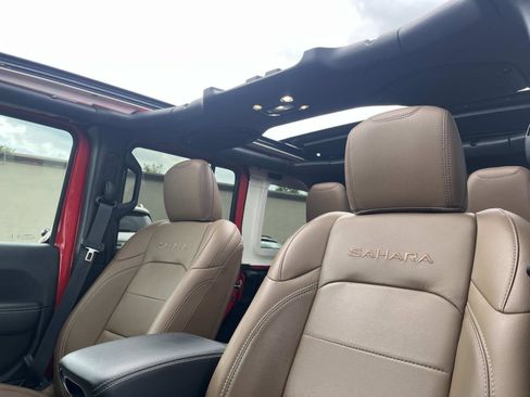 Used 2022 Jeep Wrangler Unlimited Sahara w/ LED Lighting Group AWD/4WD image 22