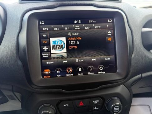 Used 2023 Jeep Renegade Latitude AWD/4WD image 15