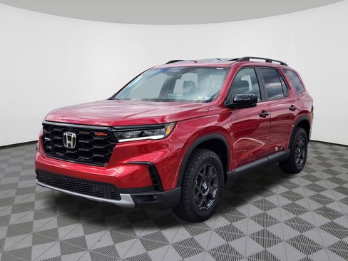 New 2025 Honda Pilot TrailSport image 2