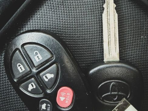 Used 2014 Toyota Sienna XLE FWD image 18