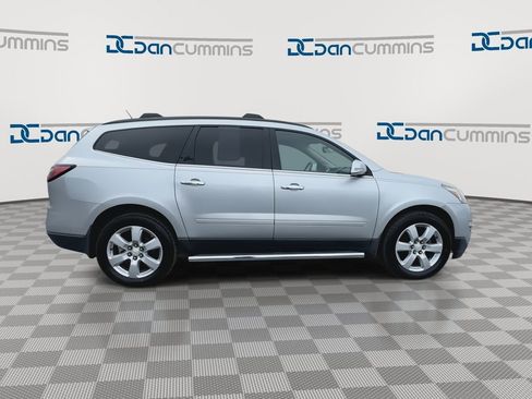 Used 2017 Chevrolet Traverse LT w/ Style and Technology Package image 9