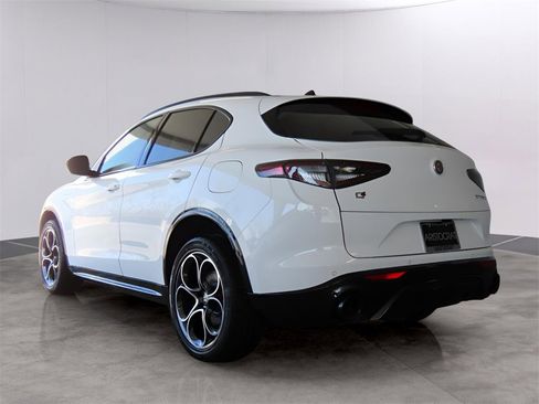 New 2025 Alfa Romeo Stelvio Sprint image 5