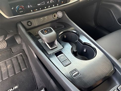 Used 2026 Nissan Rogue SV w/ SV Premium Package image 27