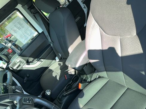 Used 2015 Jeep Wrangler Unlimited Sport AWD/4WD image 19