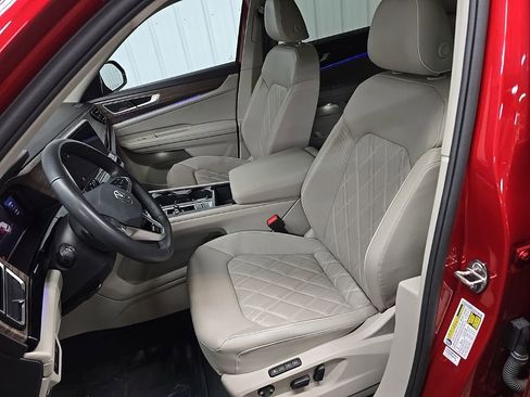 Used 2024 Volkswagen Atlas SEL Premium R-Line image 31