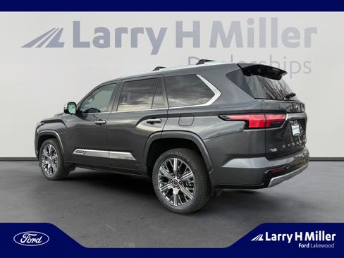 Used 2024 Toyota Sequoia Capstone image 3