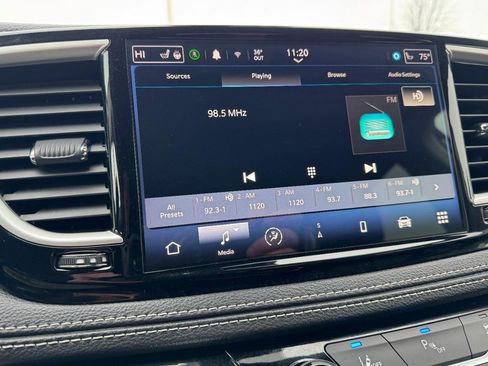 Used 2024 Chrysler Pacifica Select image 20