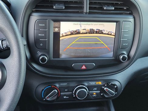 Used 2025 Kia Soul LX image 11