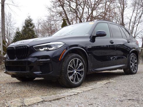 Used 2022 BMW X5 xDrive45e w/ M Sport Package image 1