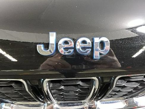 Used 2023 Jeep Grand Cherokee 4WD 4xe image 8