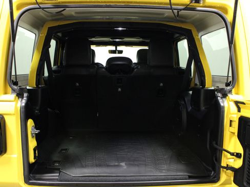 Used 2018 Jeep Wrangler Unlimited Sahara image 14