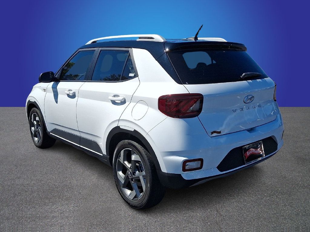 Used 2024 Hyundai Venue Limited FWD image 6