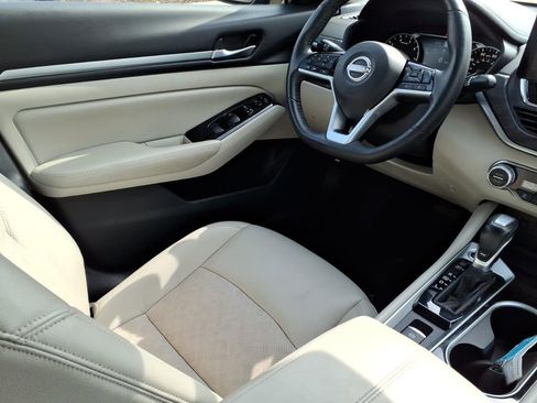 Used 2024 Nissan Altima 2.5 SL FWD image 9