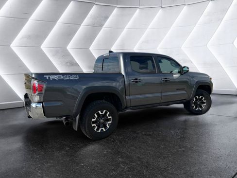 Used 2020 Toyota Tacoma TRD Off-Road w/ Blackout Package AWD/4WD image 6