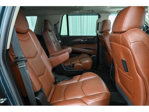 Used 2020 Cadillac Escalade Luxury image 18