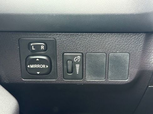 Used 2016 Toyota RAV4 LE FWD image 23