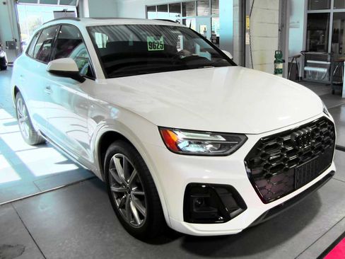 Used 2023 Audi Q5 e Premium Plus AWD/4WD image 4