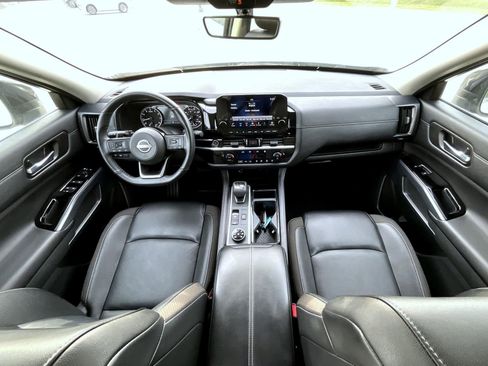 Used 2024 Nissan Pathfinder SL image 14