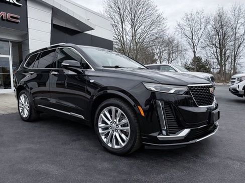 Used 2023 Cadillac XT6 Premium Luxury image 6