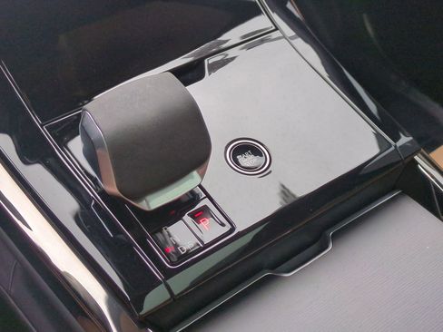 Used 2024 Land Rover Range Rover Sport SE image 23