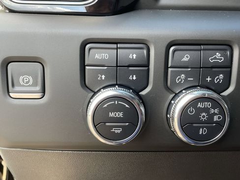 Used 2025 GMC Sierra 1500 AT4X image 18